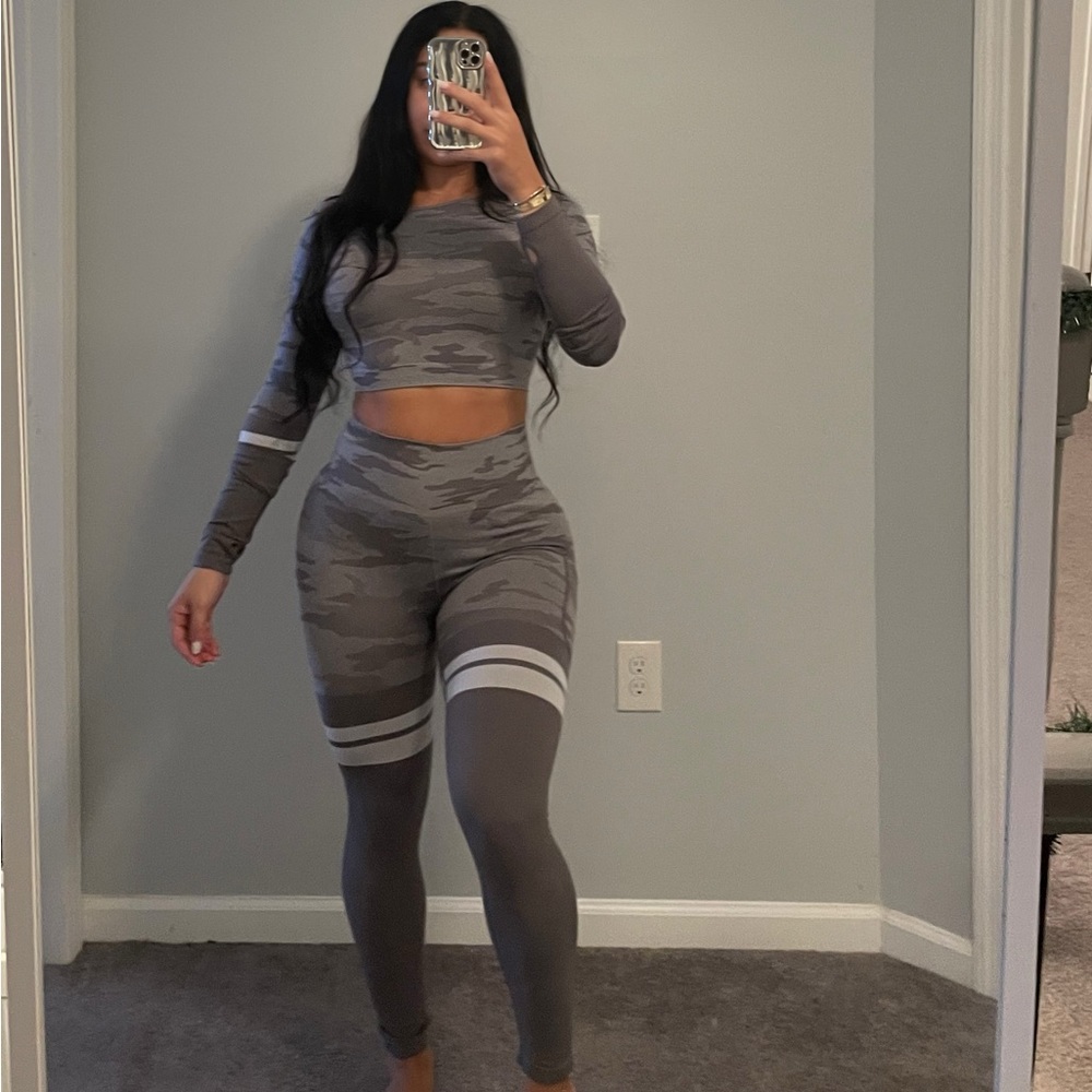 Bombshell inspired 2 piece army gym set